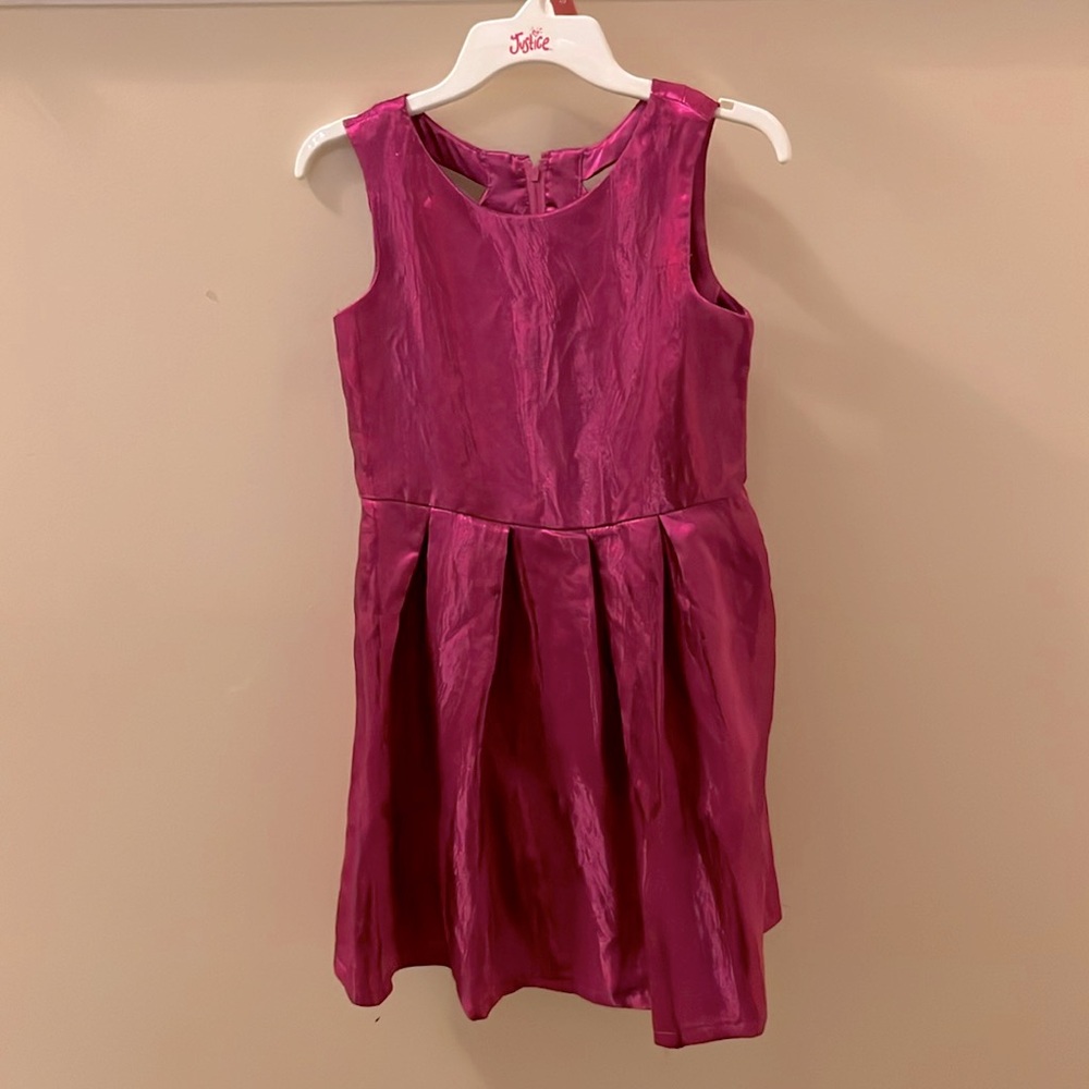 Pre-Owned size 6x-7 Children’s Place Dress. Good condition.